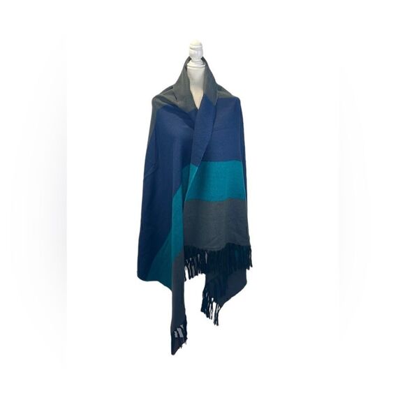 Steve Madden Oversized Scarf with large stripes with fringe - Picture 2 of 4